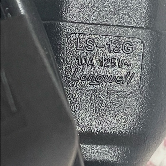 Longwell (LS-13) 10-Amp/125-Volt Power
SupplyCableBlack(E55349)
$15/each
6' Long - Picture 2 of 4